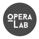 RŽf arhiva: Кружни црни лого са речима OPERA LAB исписаним подебљаним, белим, модерним фонтом, где је слово О у речи OPERA одвојено од остатка речи хоризонталном белом линијом.